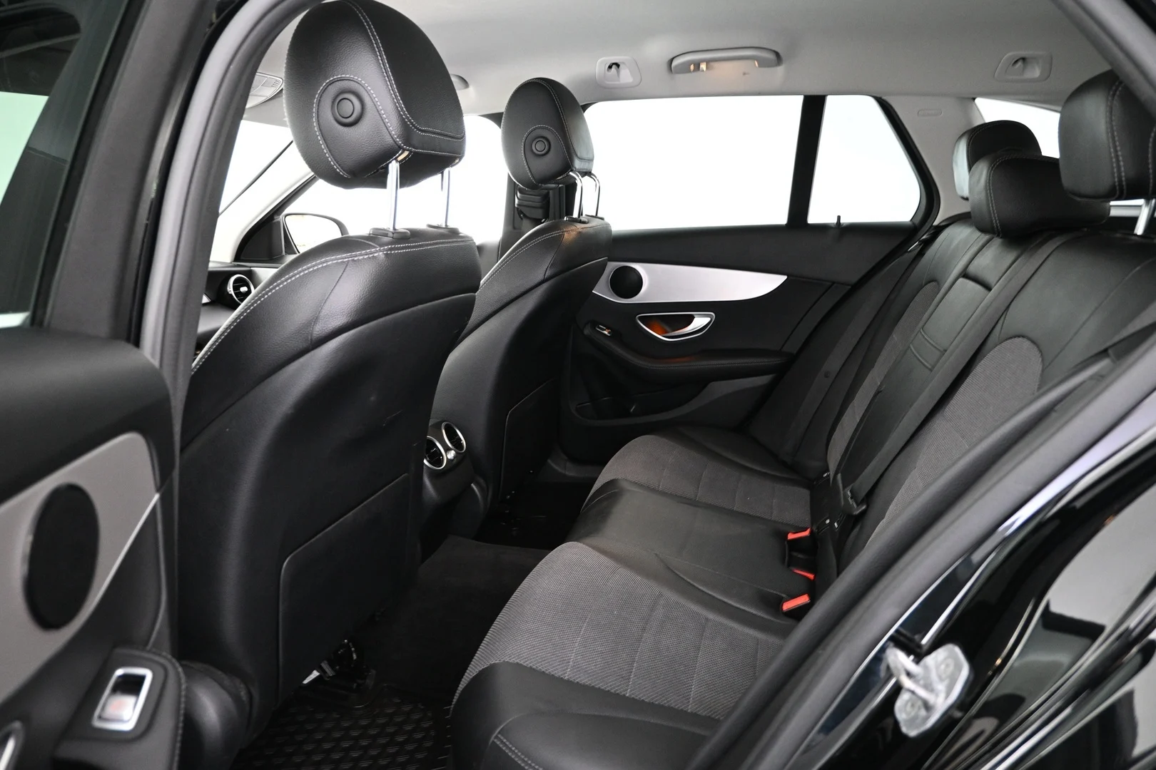 Car Image - 3gUIPtBjSSizwZx139HtQ6