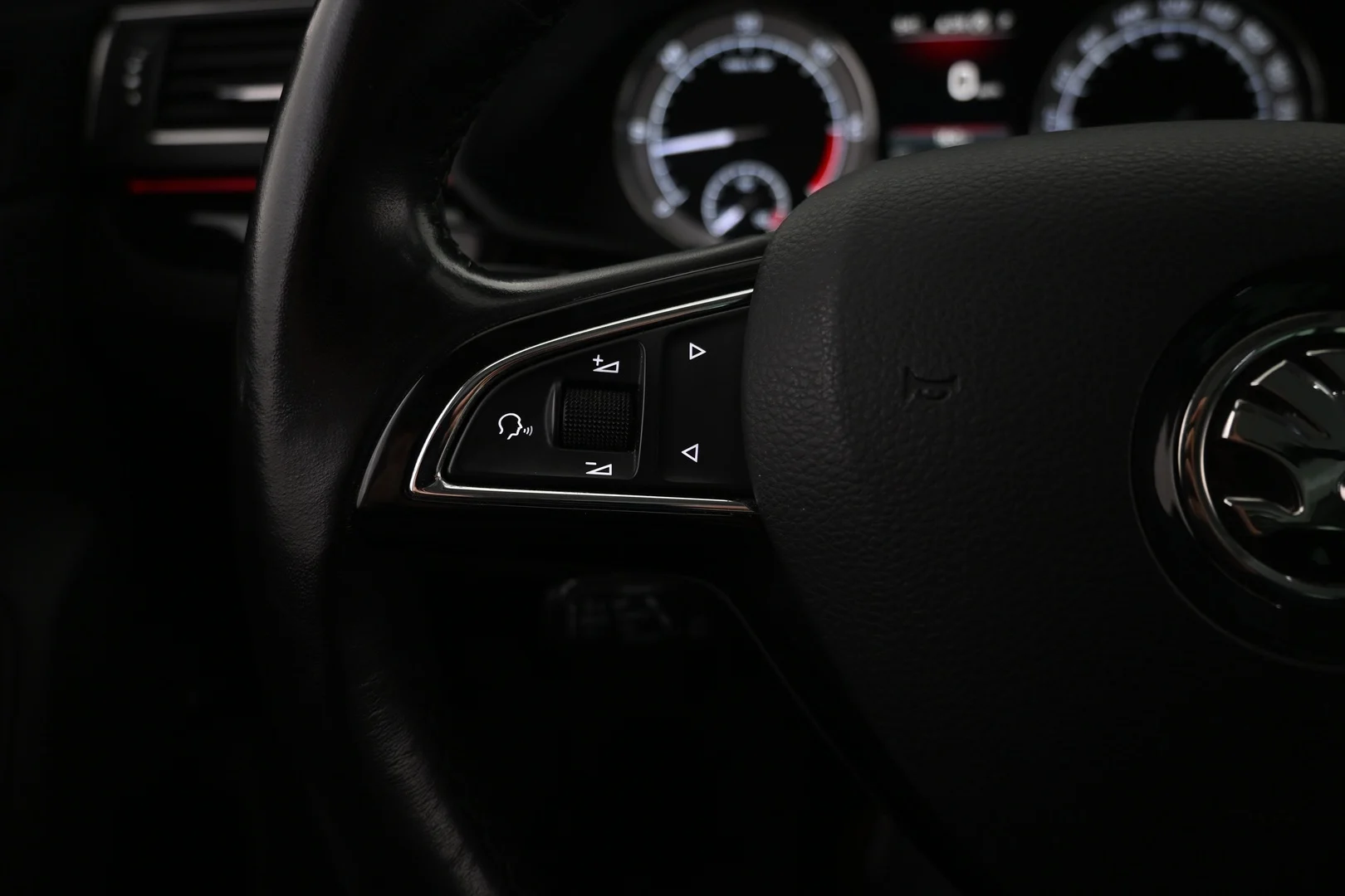 Car Image - 5Z2bxsOJQb5HSuEYQbfS7t