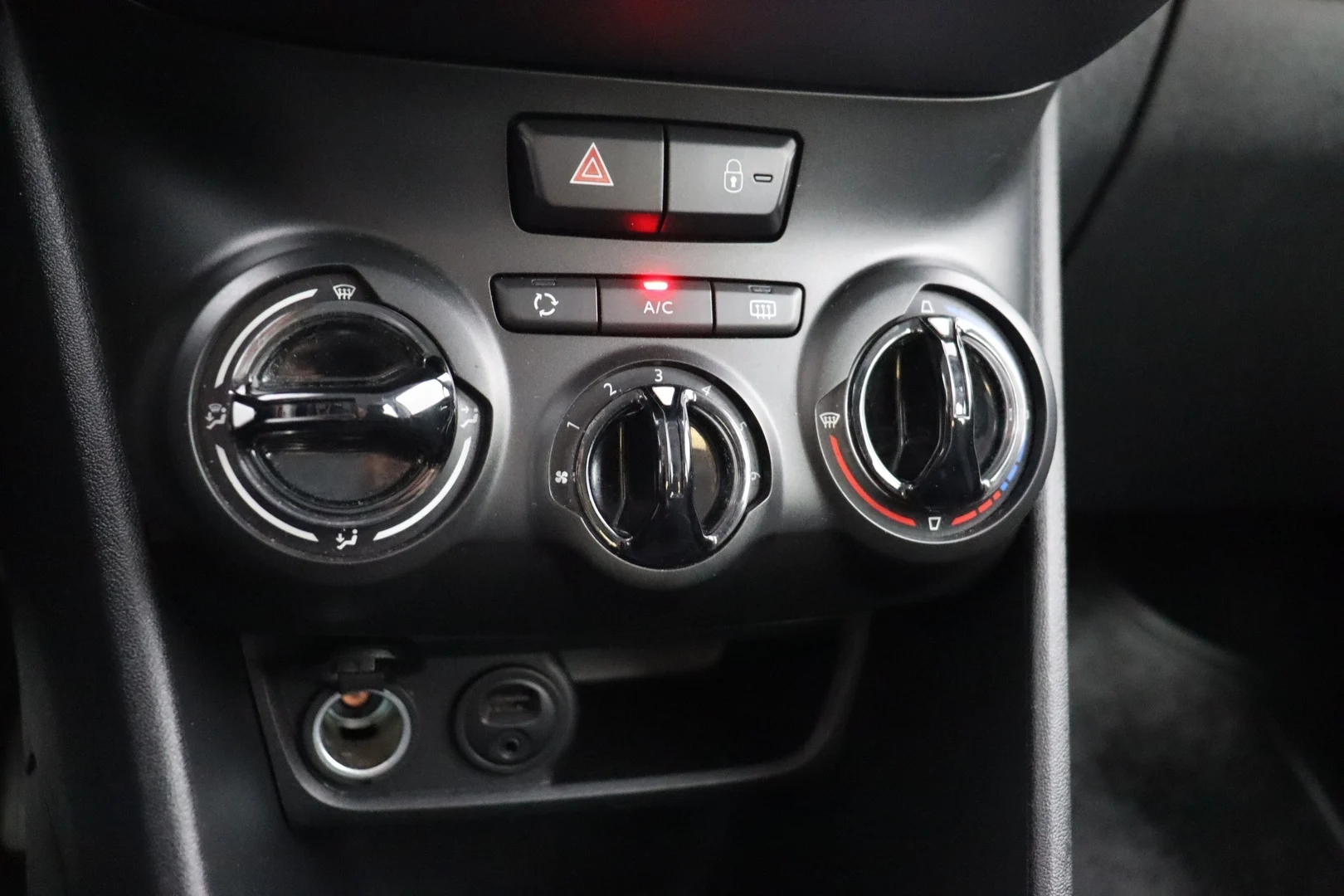 Car Image - 2E029bxfoczV2KDWiZSP5R