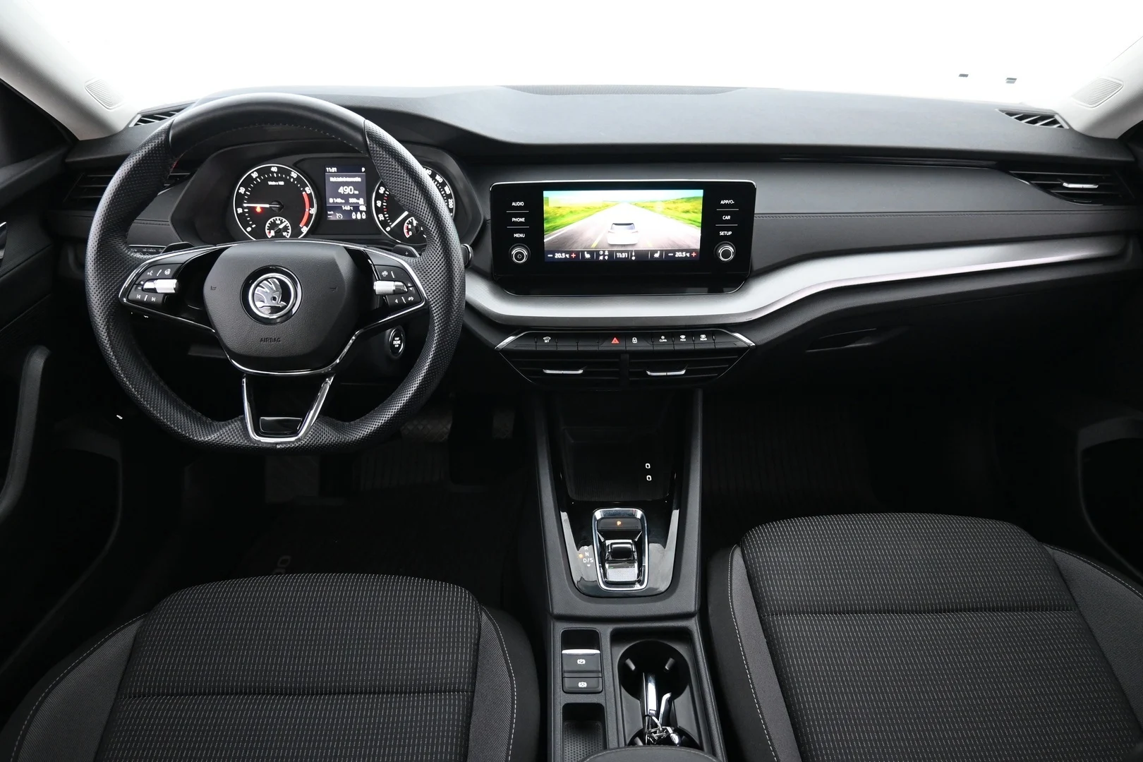Car Image - 1eOOdzwGRjC92iiBFiKfd4