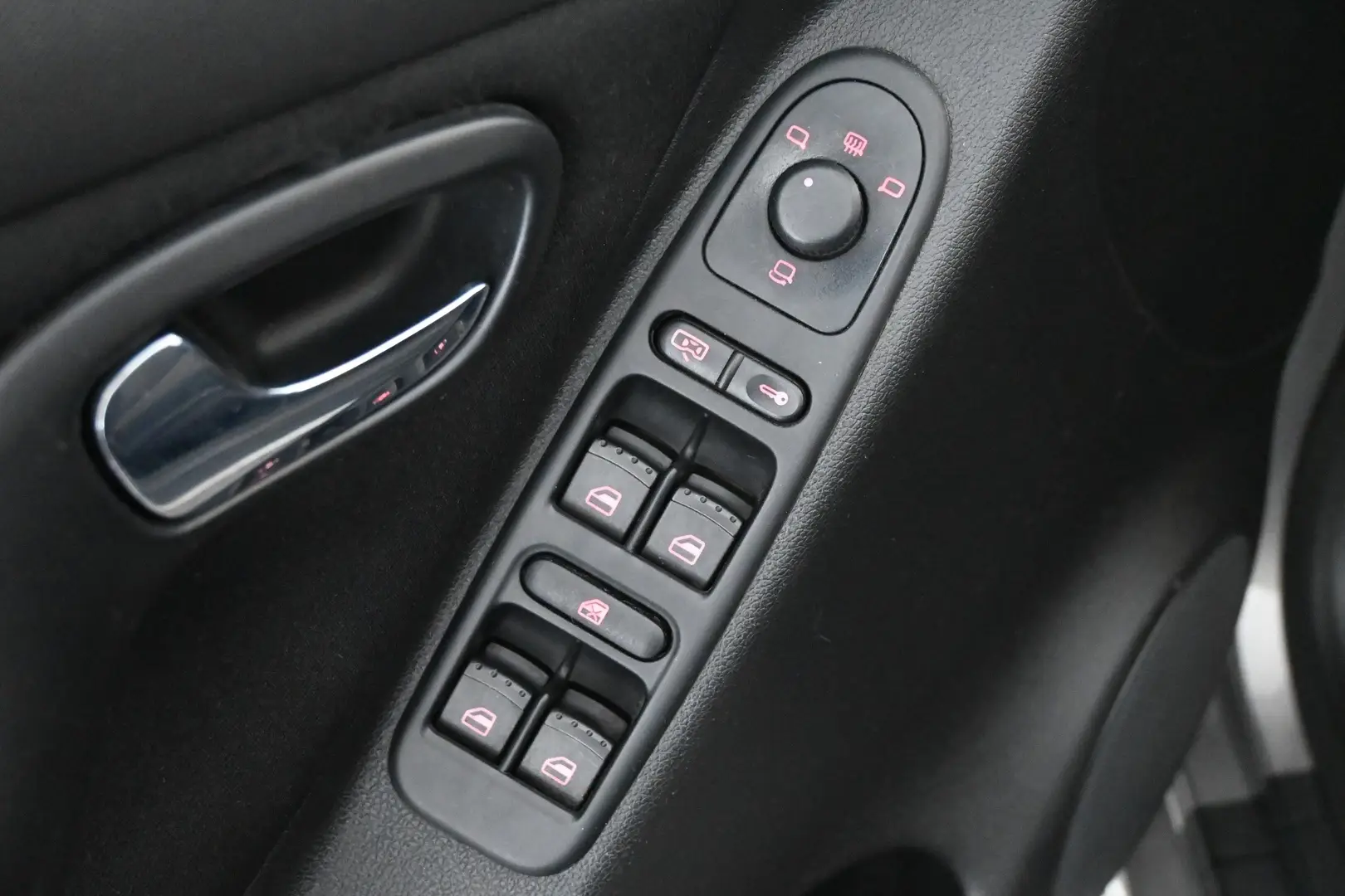 Car Image - 5ggEWI5lW3t7jYjBllg6fs