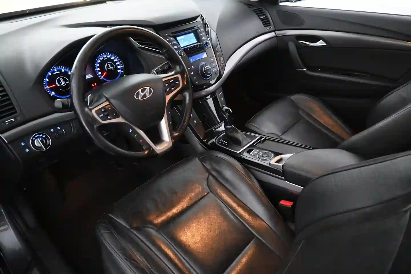 Car Image - 67lDgxFYsF8c4OdE6o2lP5