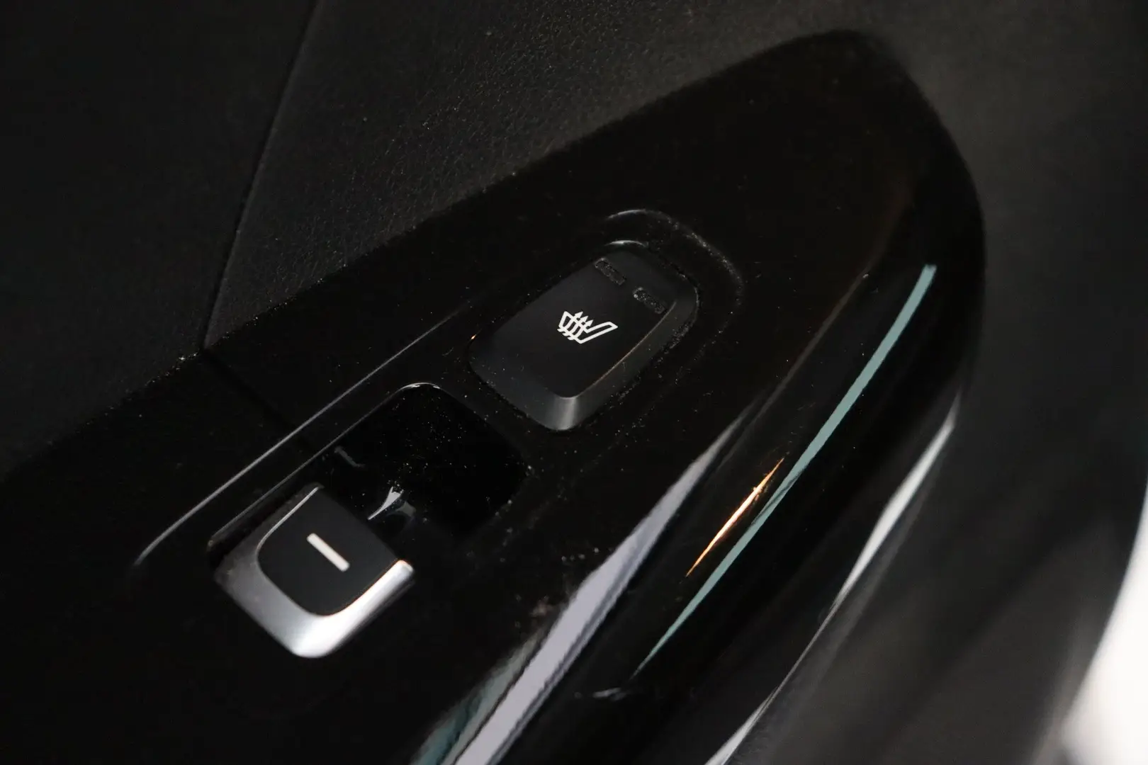 Car Image - 3B4Ao3YYsgmVAwK1XvDbdb