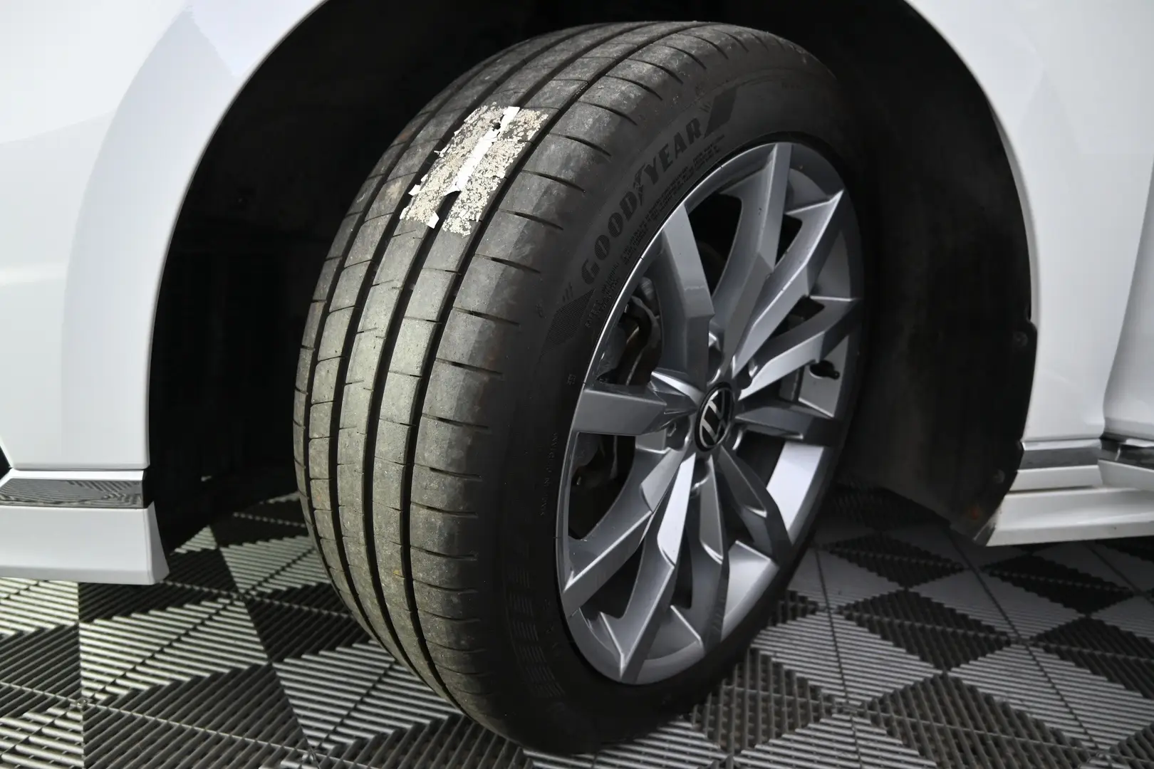 Car Image - 2FczeDDtWsb0OPE6DSYiQD