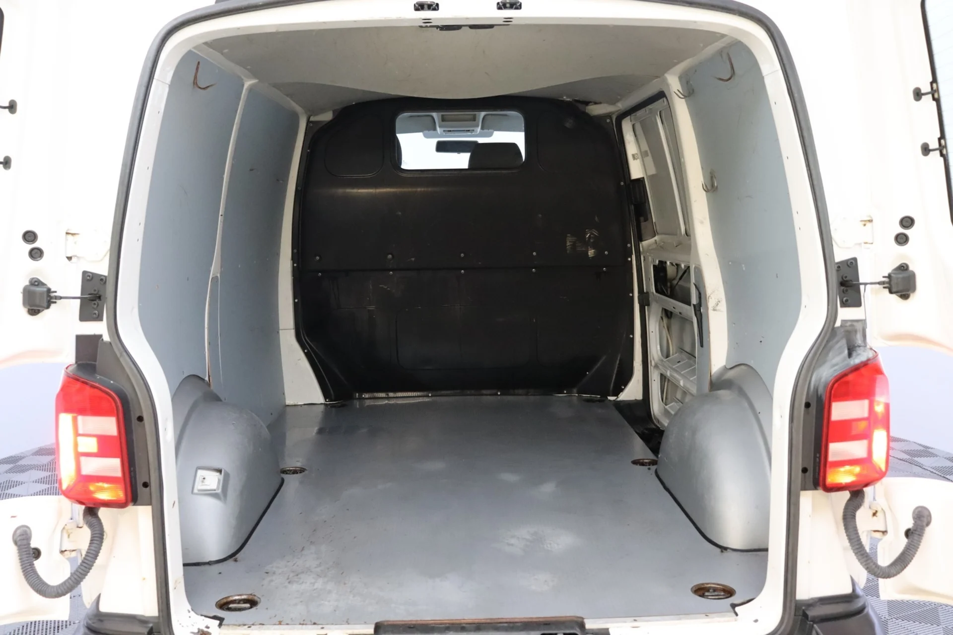 Car Image - 5YOZZQ4JNNlVicdN6fDKbD