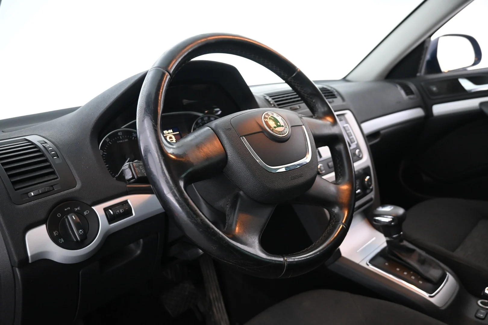 Car Image - 4Tvb8grAkwmXeX3FXjRdGW