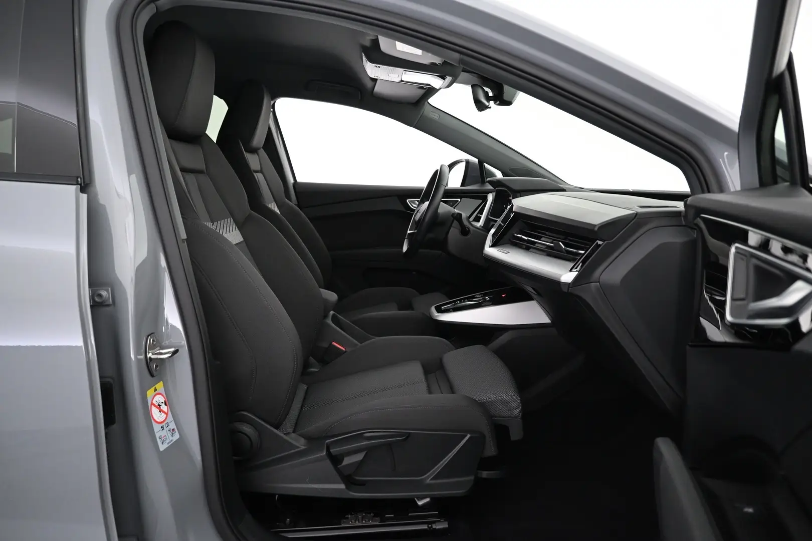 Car Image - 18gJPAwguVAKGDuuC7q7Z2