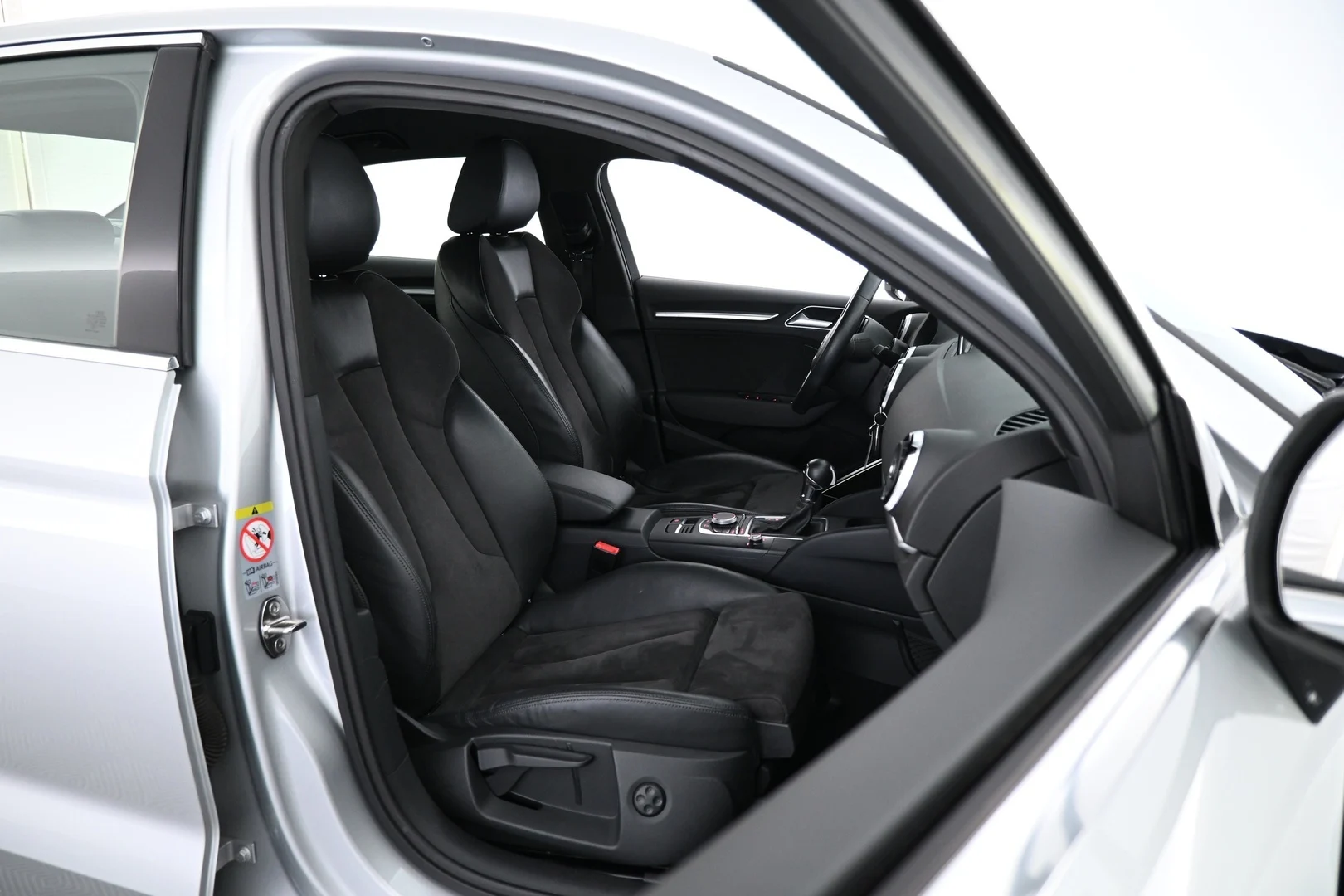 Car Image - 4xtEjQd8MLzcYWniEa9cl1