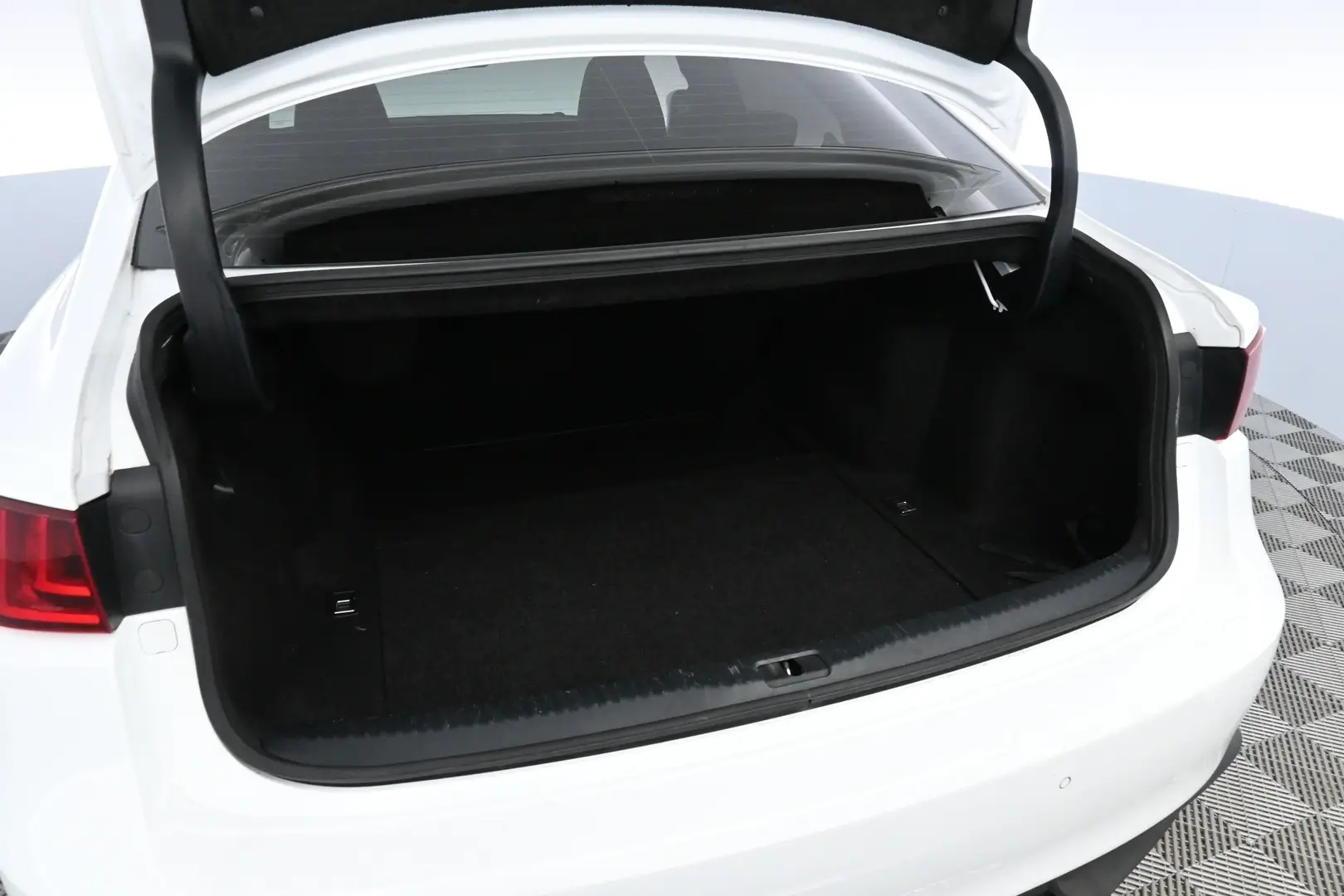 Car Image - 5cdfKnvp4X3Xl17ziRcAVs
