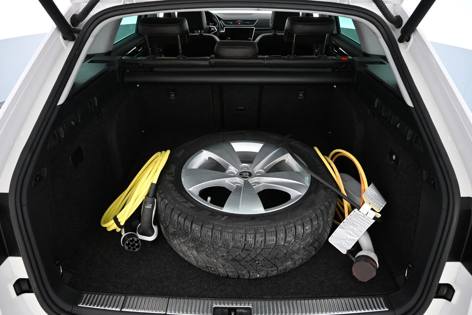 Car Image - 3H7KBtJ1PhV3YfQ1iLJQZu