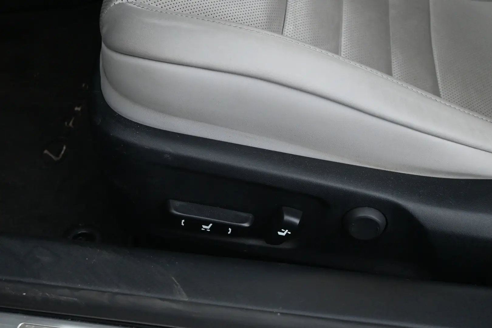 Car Image - 6kVA6FvrVDqAYJcdq6CEG1