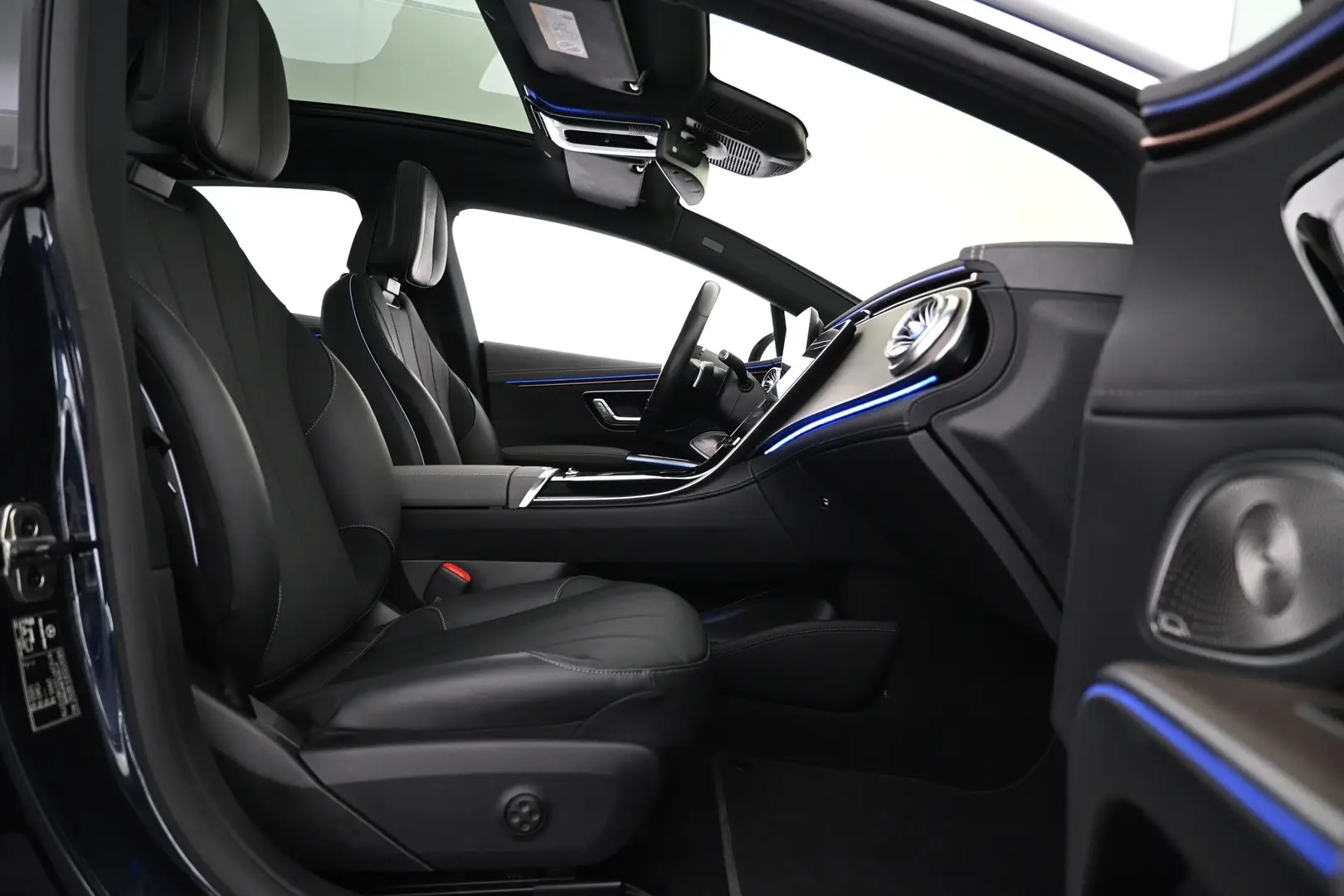Car Image - 4uFMniCobLlI1ixfmgNNTP