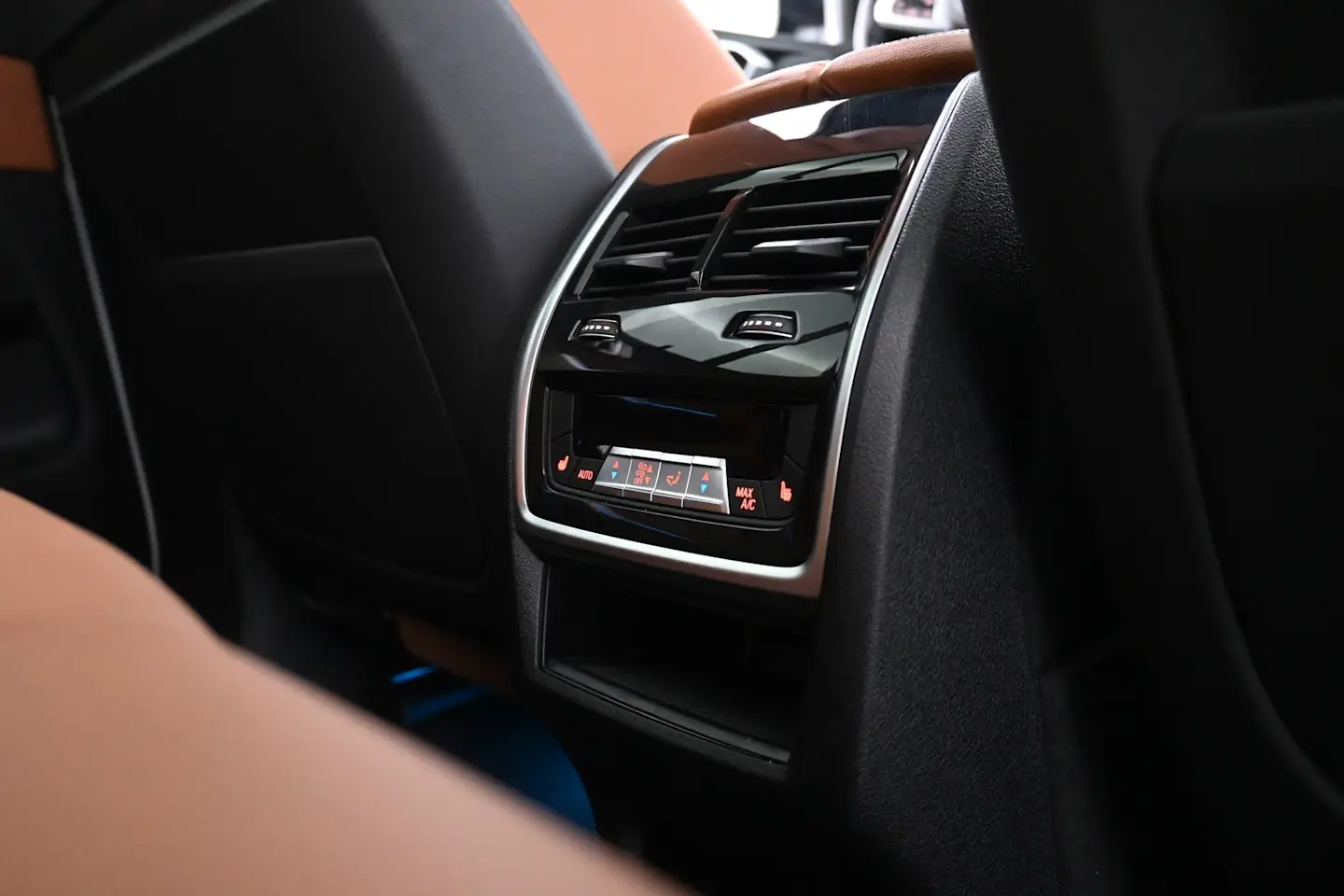 Car Image - 1YtSxRybyeRbrRFbOOCYmN