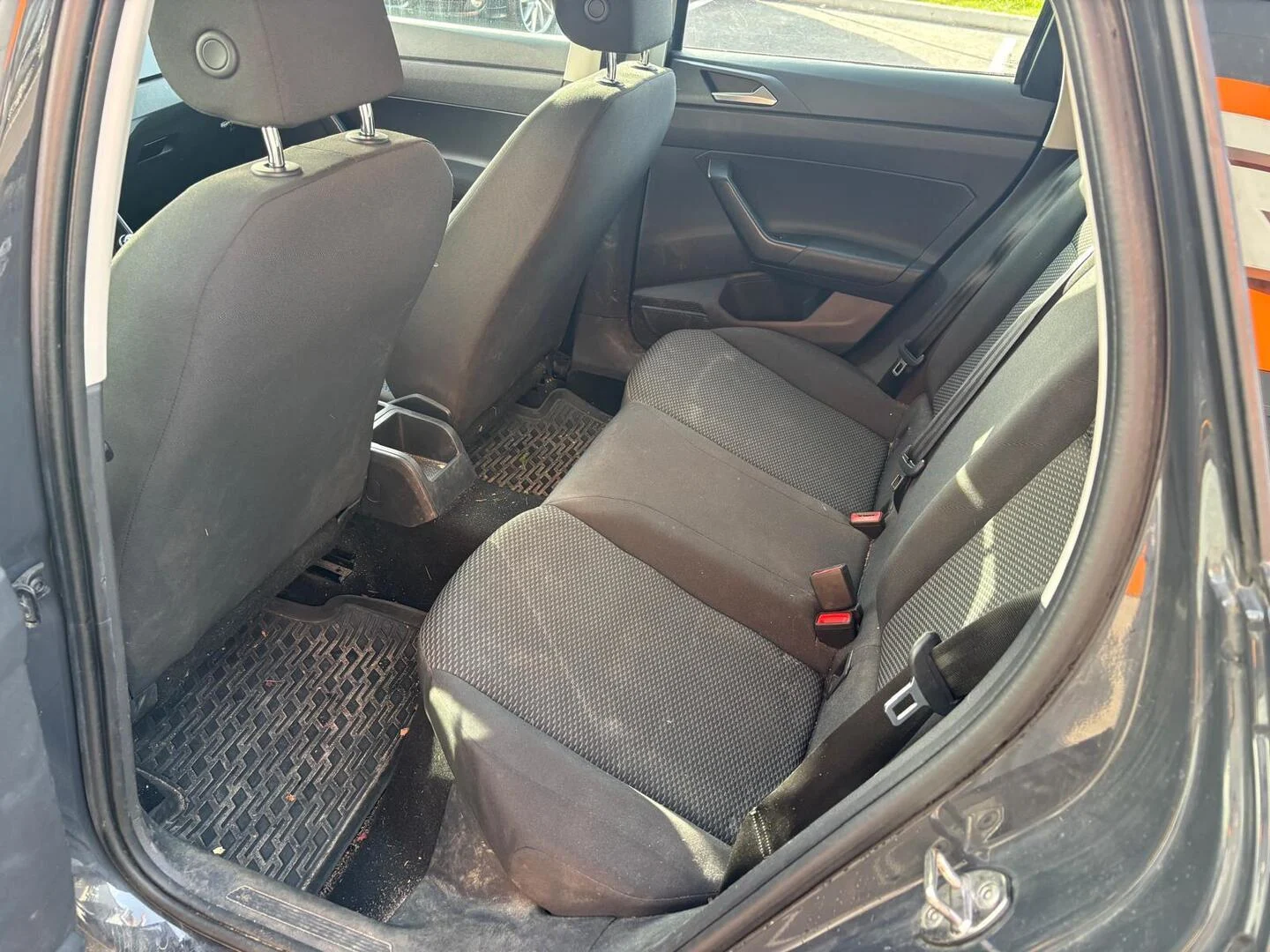Car Image - 3bZL9wYbciuP1ni5P3M1eE