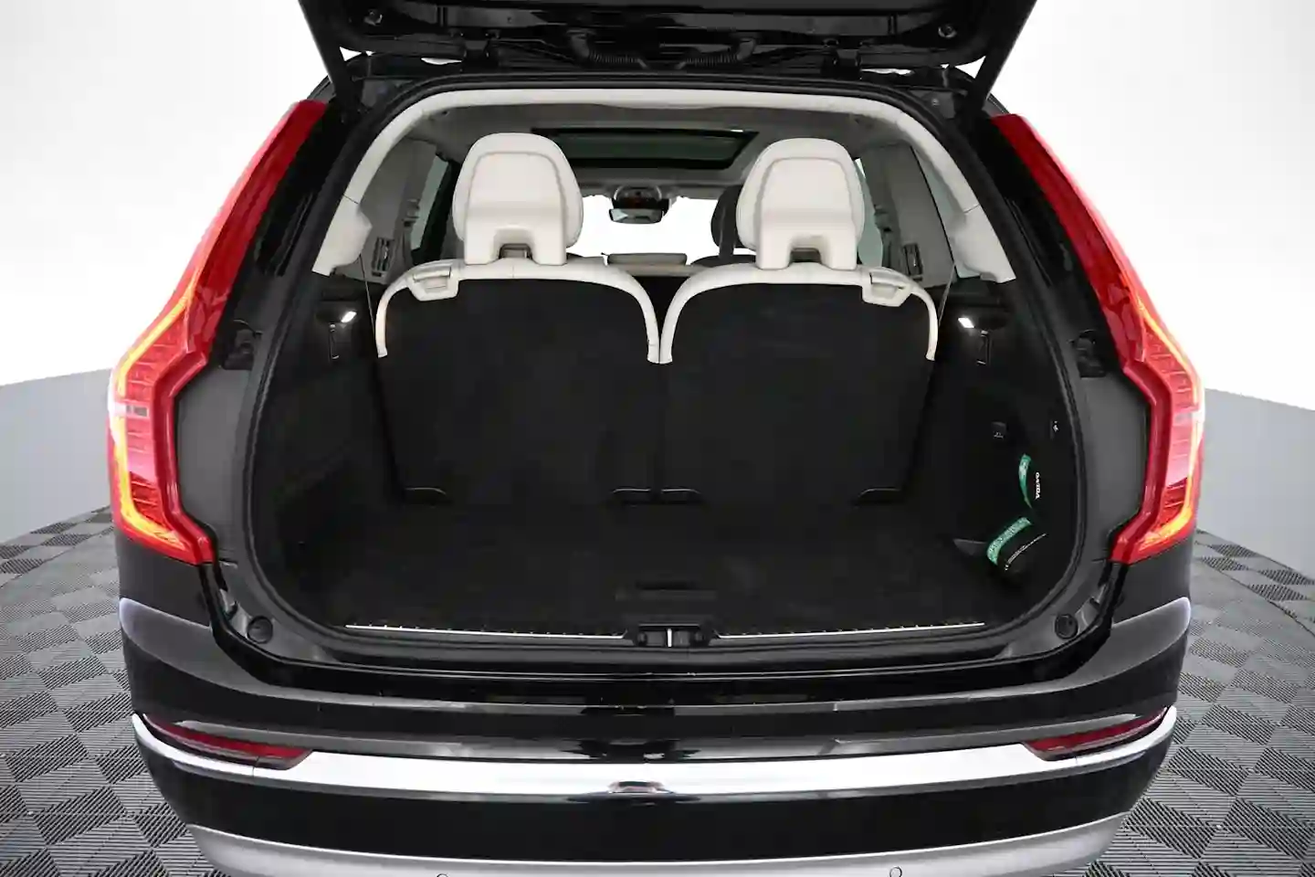 Car Image - 5JlvR56cpBzM5cDSRKoZrt