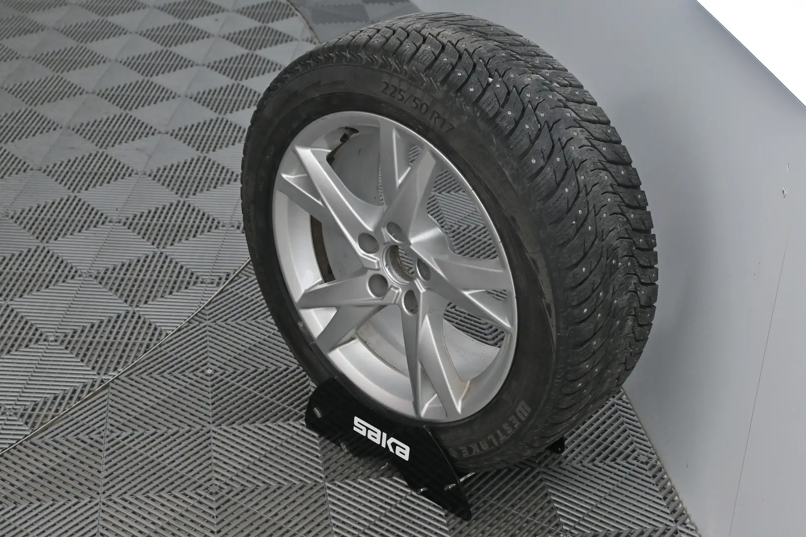 Car Image - 6wnUzD850k42O3SyLzFYYm