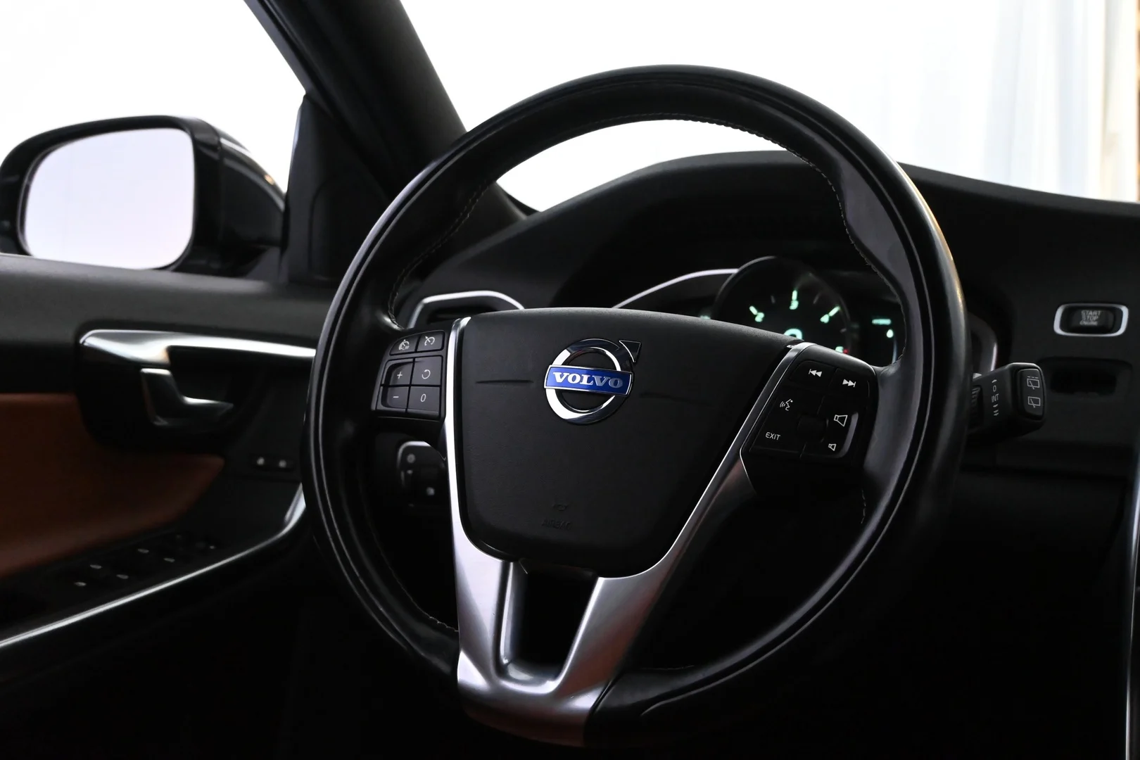 Car Image - 4VnprWJ8kZaOUMlD1o24vL
