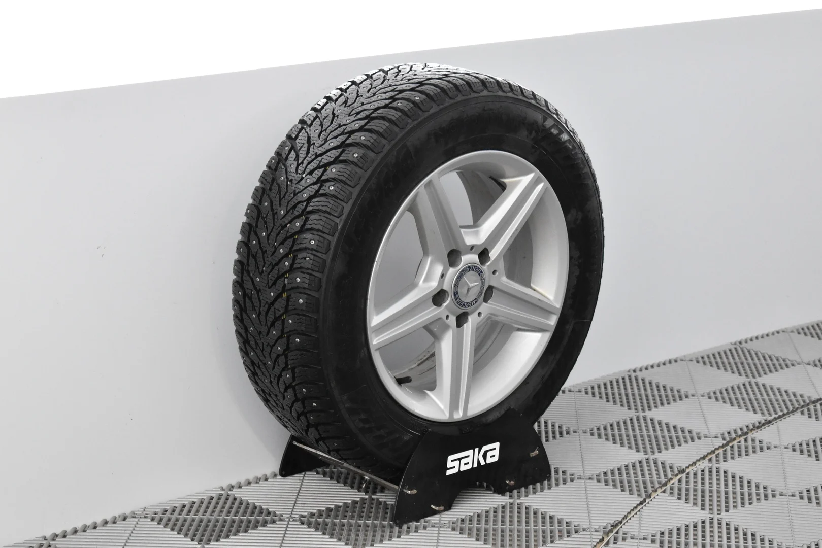 Car Image - 1fm9tUvYImH1j5zyKV6nGX