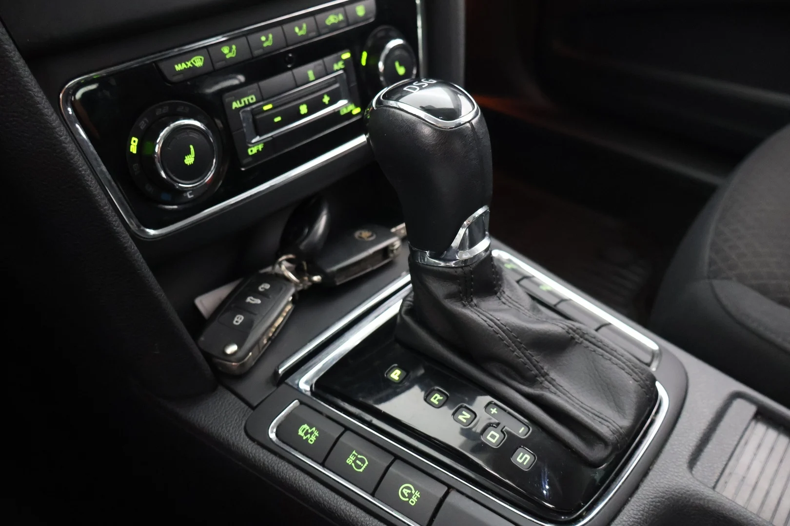 Car Image - 1J8MUYeVz1bWvH0e0N04zy