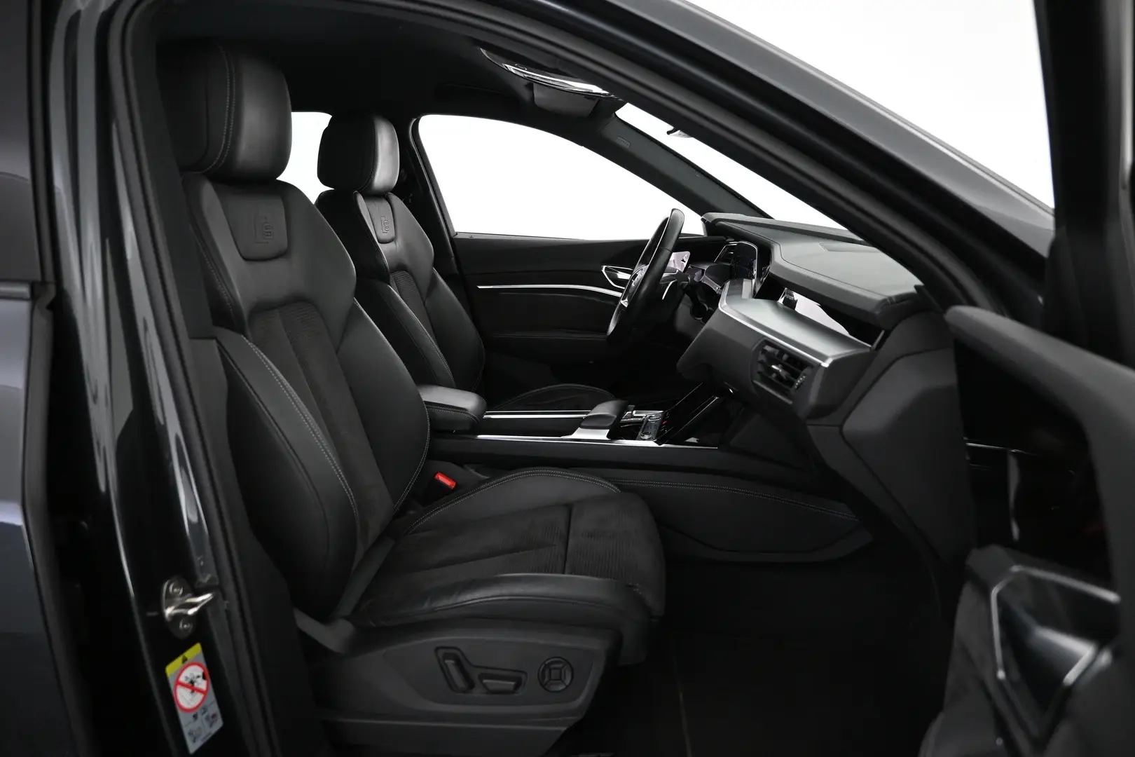 Car Image - 1DVlsTHozufysu1vHwMZIL