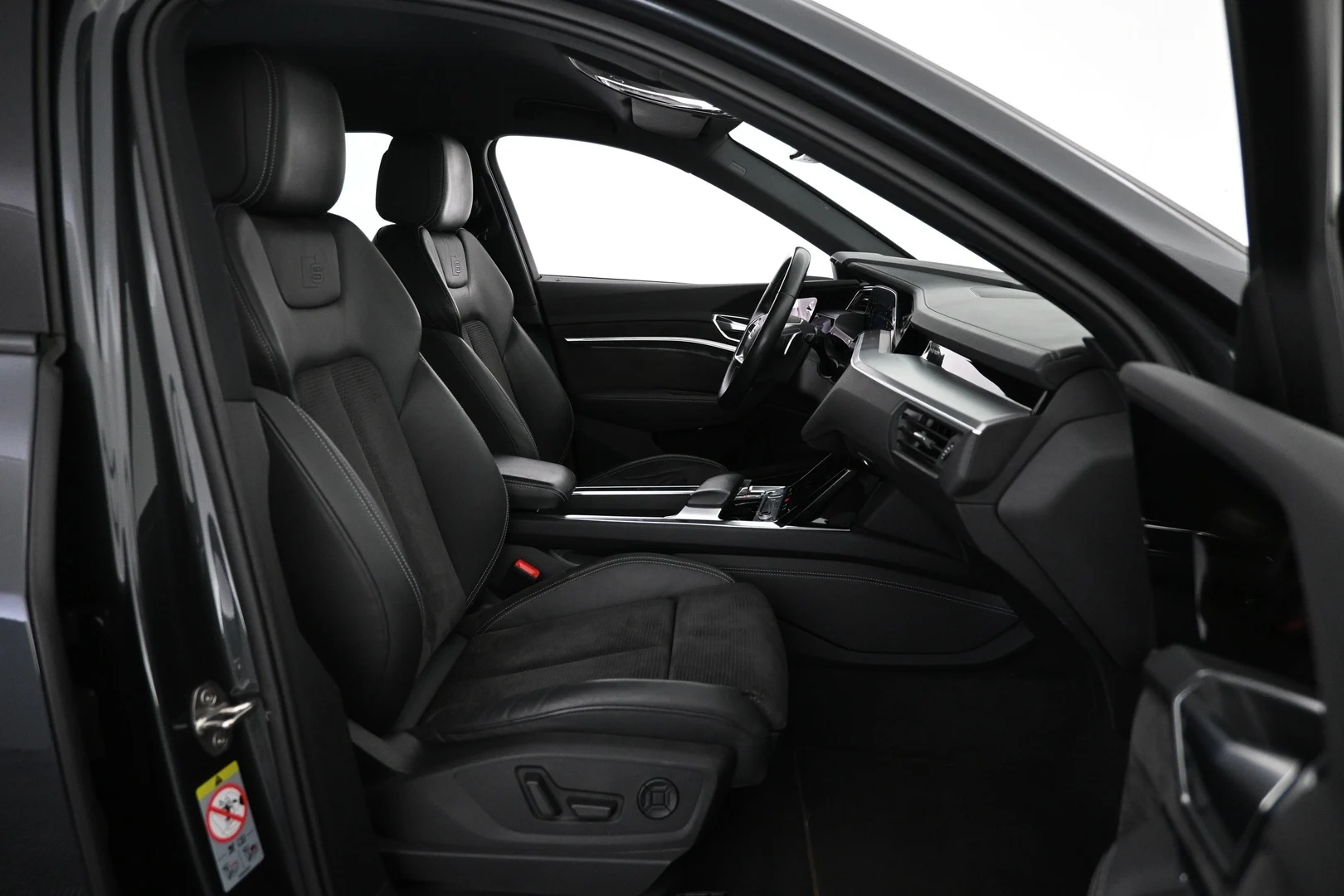 Car Image - 1DVlsTHozufysu1vHwMZIL