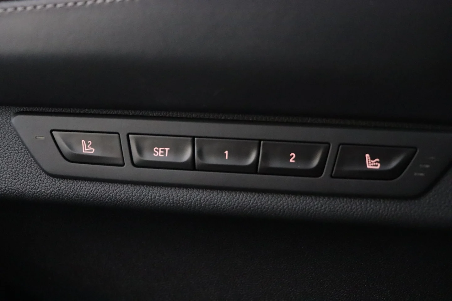 Car Image - 4n5DGxEY0OZAcxM1u6HMUb
