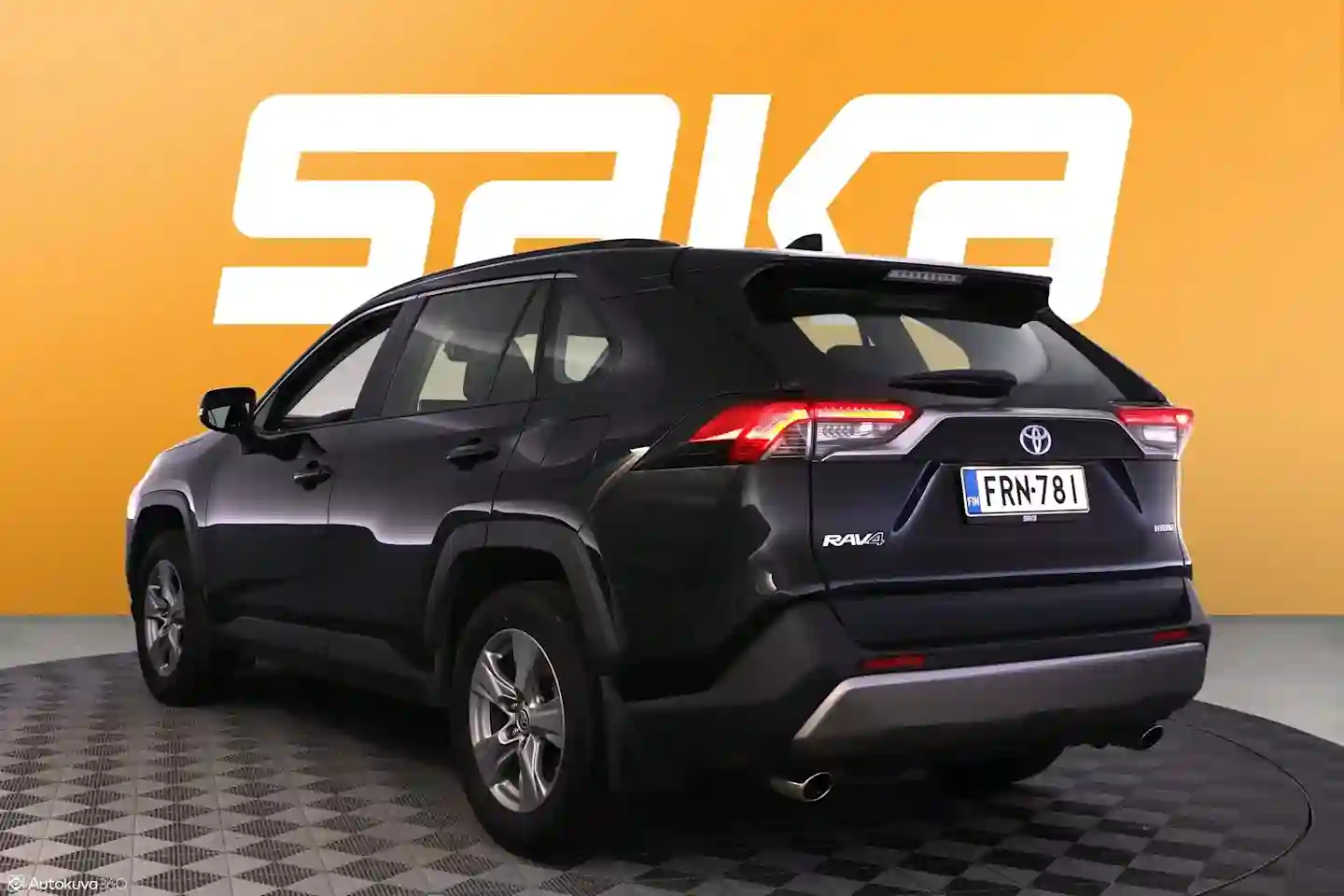 Car Image - 42iq3GHZwQLNH19bDlMhxm
