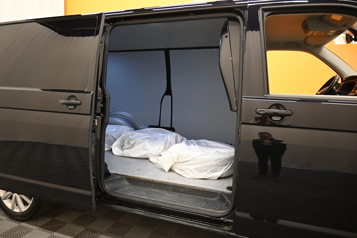 Car Image - 1WtrUIRgO7mnG5b97D6WgN