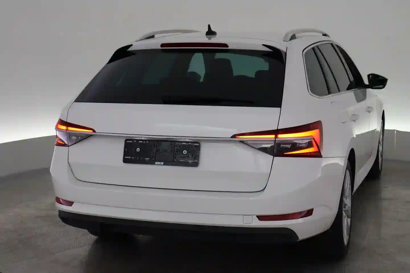 Car Image - 1ppMhnNLcfkB6NYqHdQyeJ