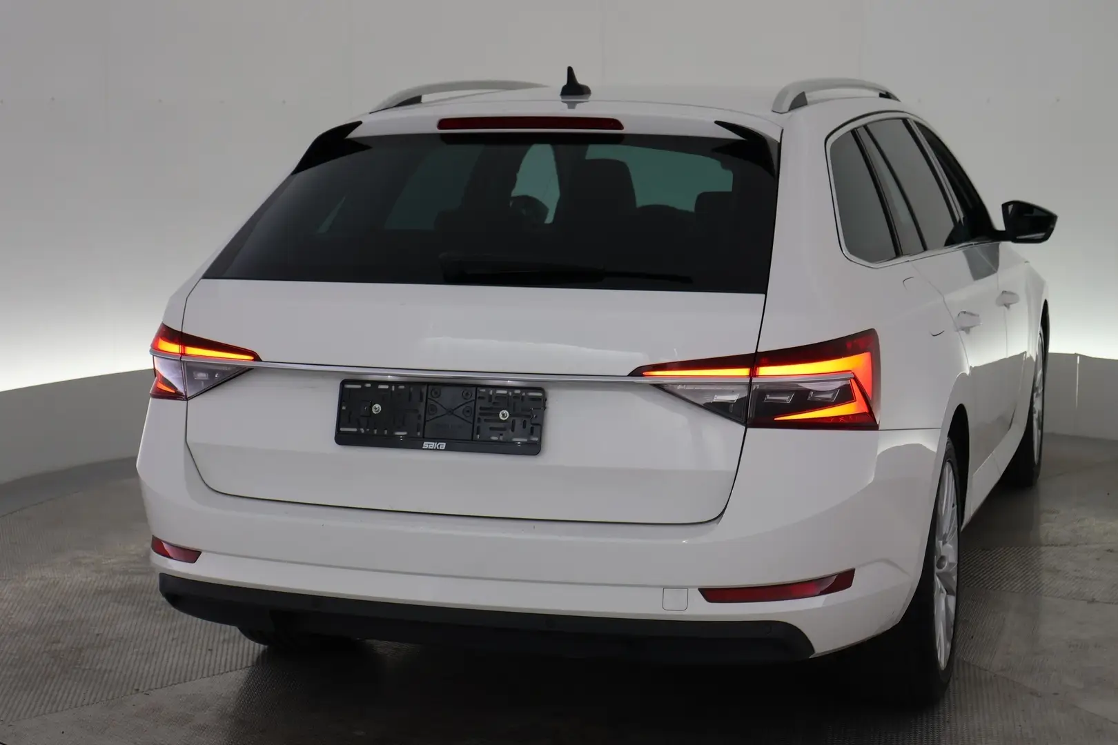 Car Image - 1ppMhnNLcfkB6NYqHdQyeJ