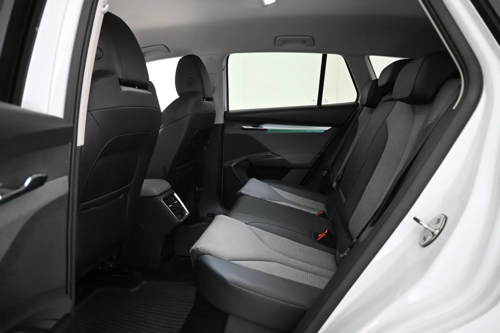 Car Image - 3zJtbbIPKFpcsk8P32NbRv
