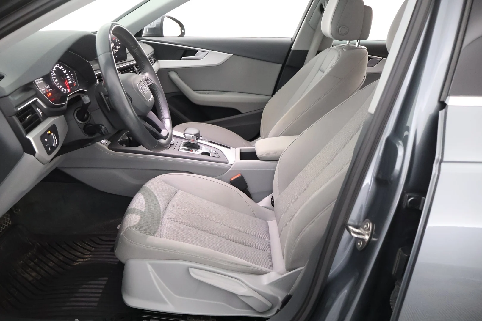 Car Image - 5Vj8qcoHf9HzhnQhavp2CI