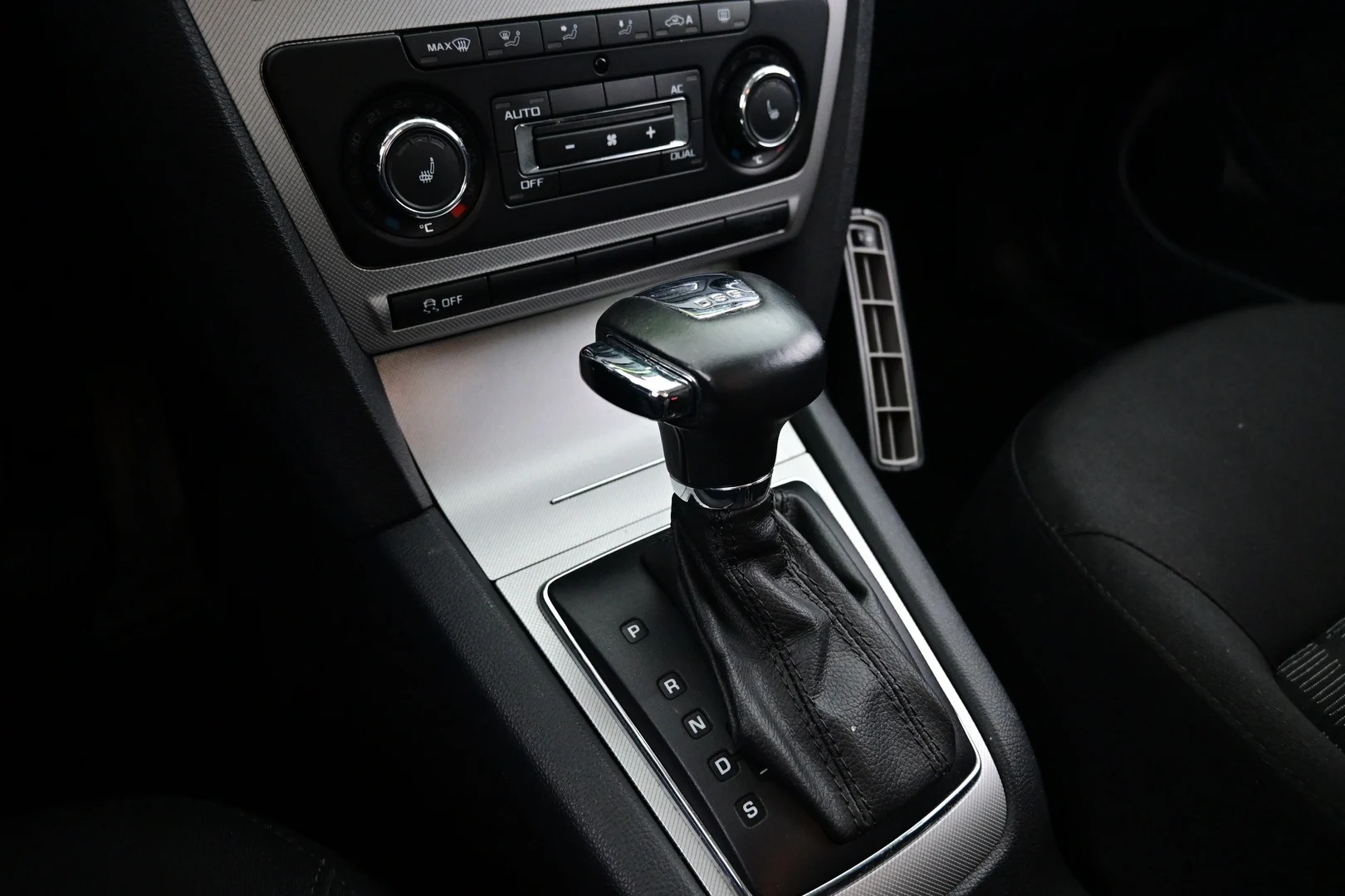Car Image - 2HIiP0PICYJpc8GDyykLOT