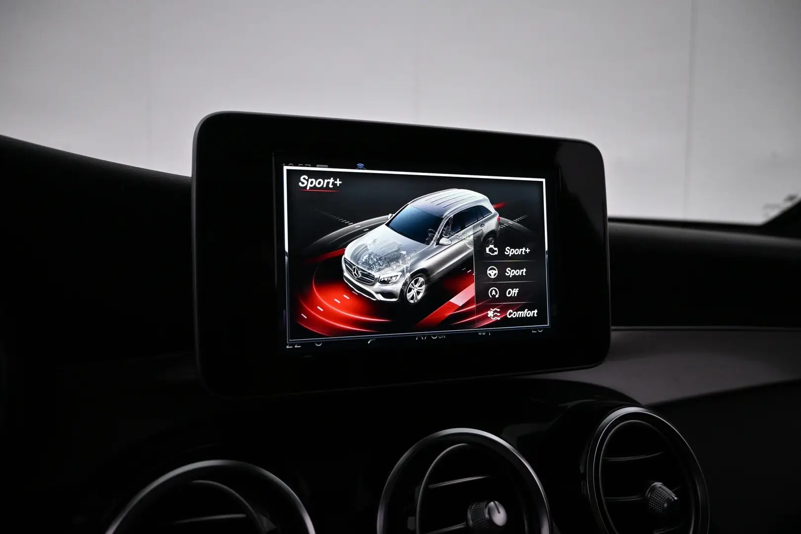 Car Image - cl2Icri9YlUb72I7zpfOd