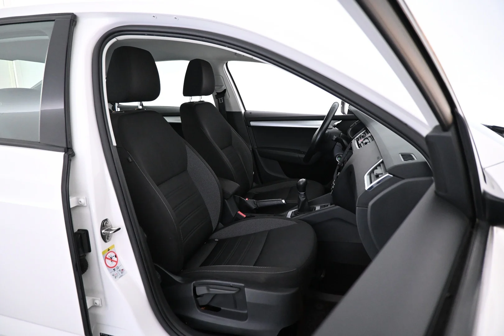 Car Image - 50XDz0X1WkifjD0N6DGGj4