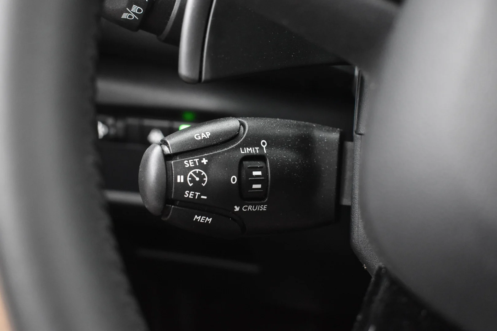 Car Image - 6VvWE0EyQzjqMV9R024MNB