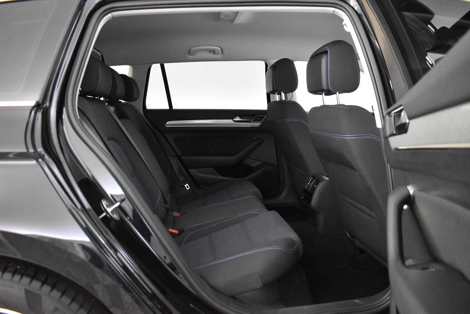 Car Image - h7KORTtLx9YNeS3VPbp54