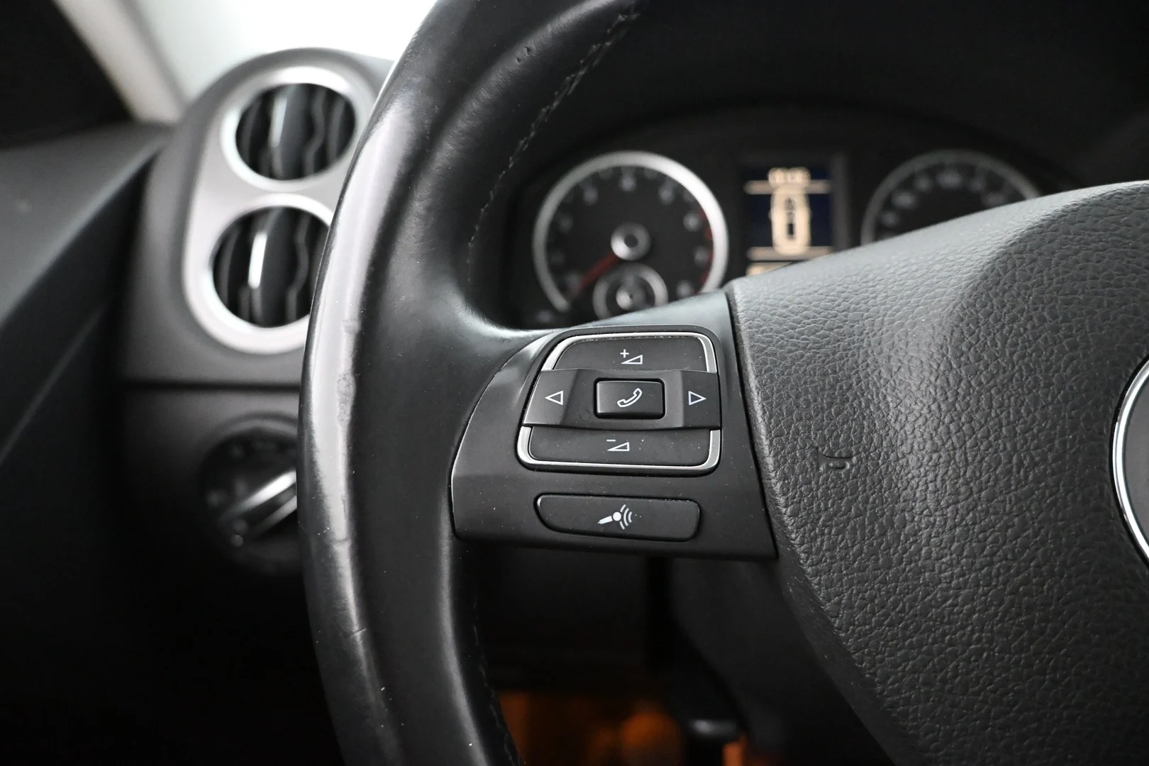 Car Image - 6TrG6ORZfoO1hi8wFGJzmf
