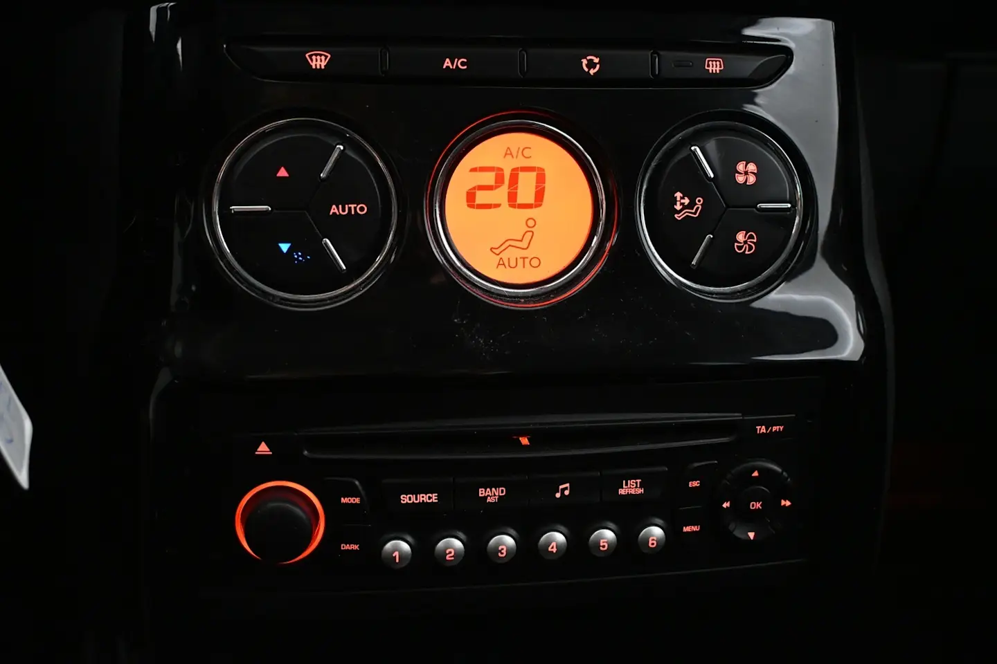 Car Image - 2c9biJ2Hxue2XG0431edMt