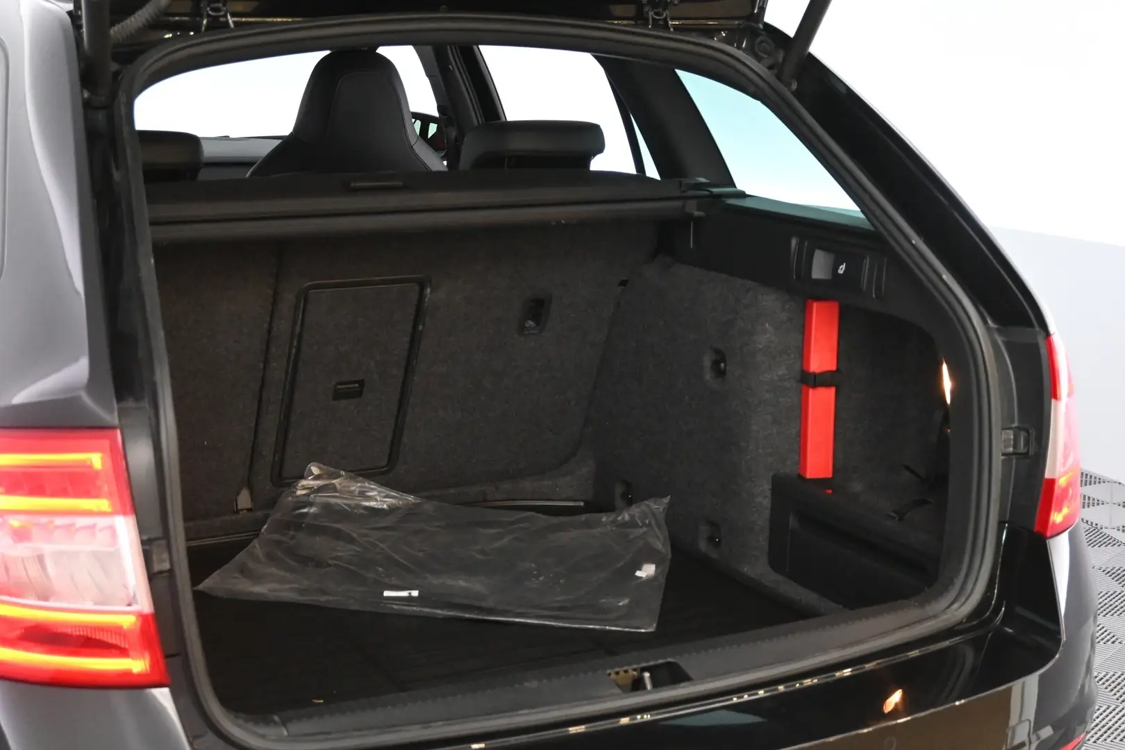 Car Image - 3uKkbgyYPRDB9bp0E2cGgf
