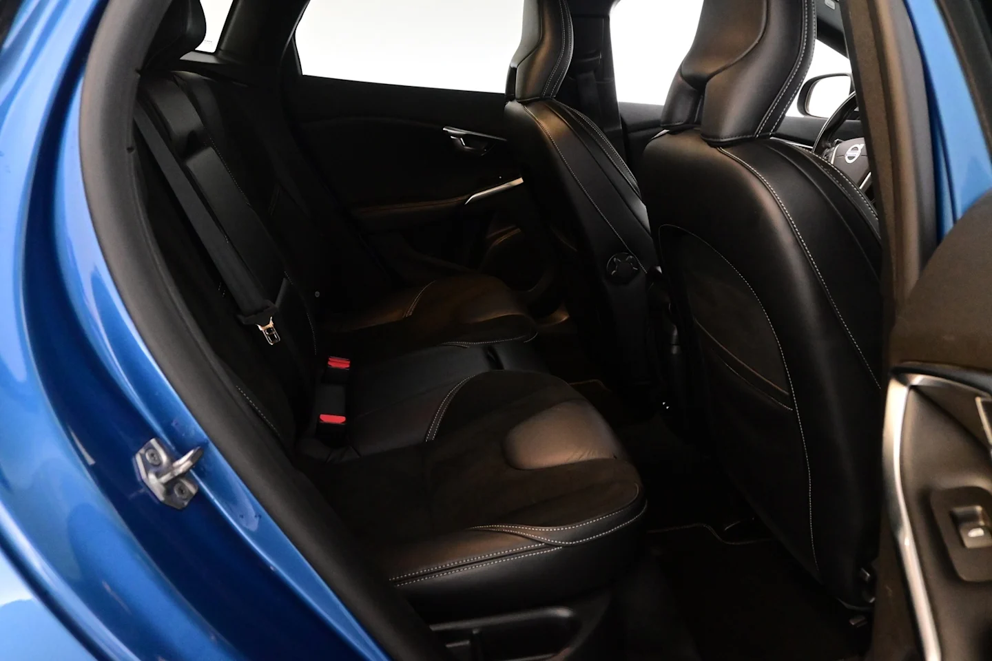 Car Image - vMoqGlXIboTZZpvarE9a3