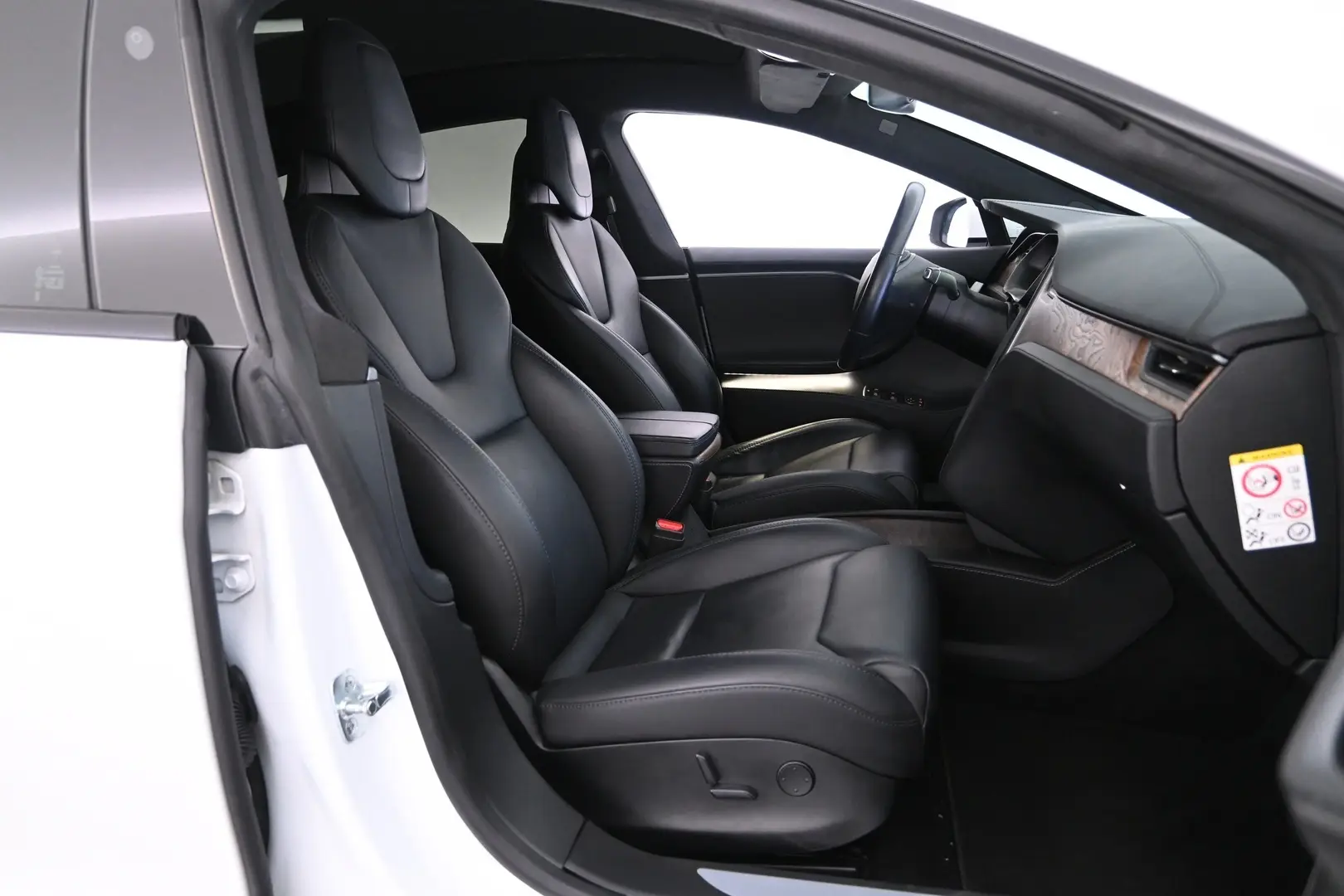 Car Image - F6kS5F6dpENu6hrT5CmWn
