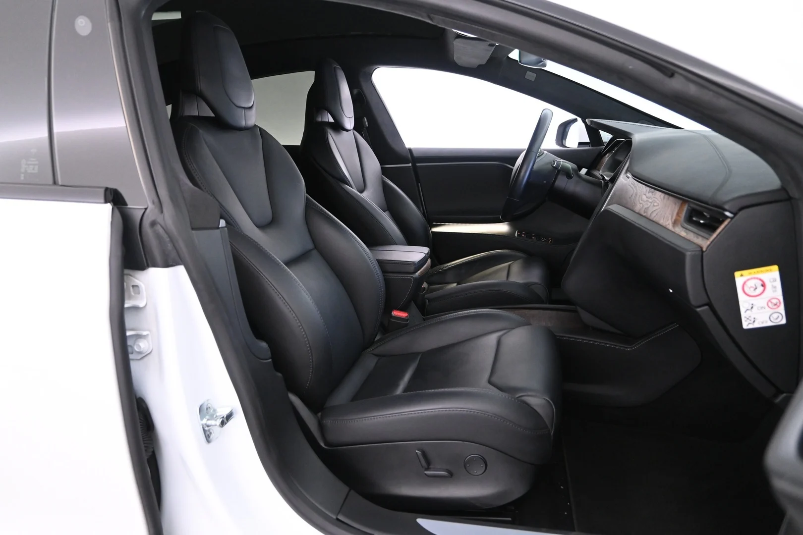 Car Image - F6kS5F6dpENu6hrT5CmWn