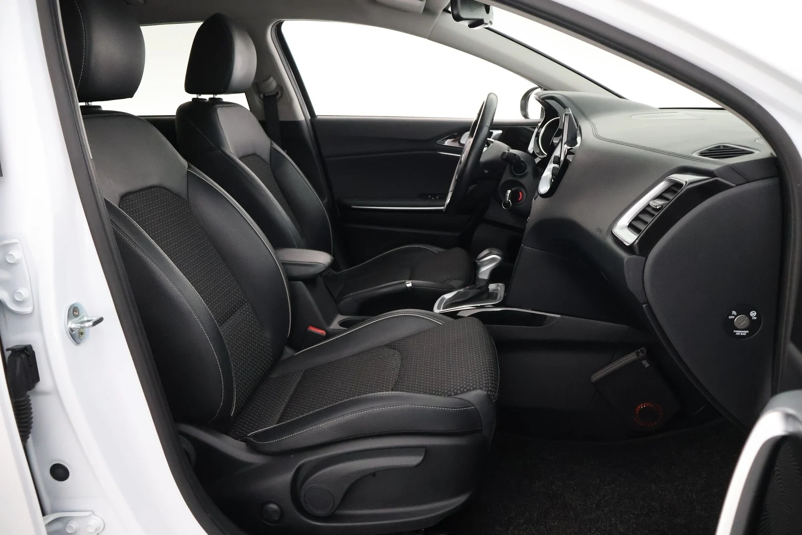Car Image - 25s0Dg5WlzFAN72DZ9q37F