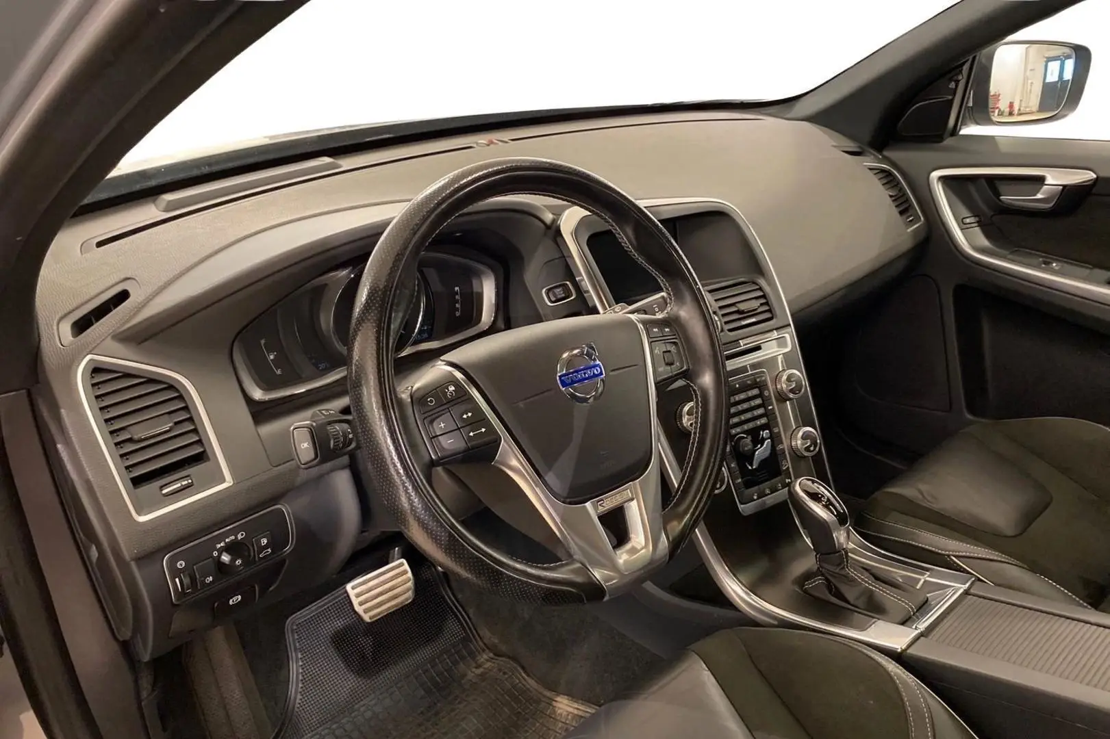 Car Image - 3McG3REhOkZrADmk8eceEc