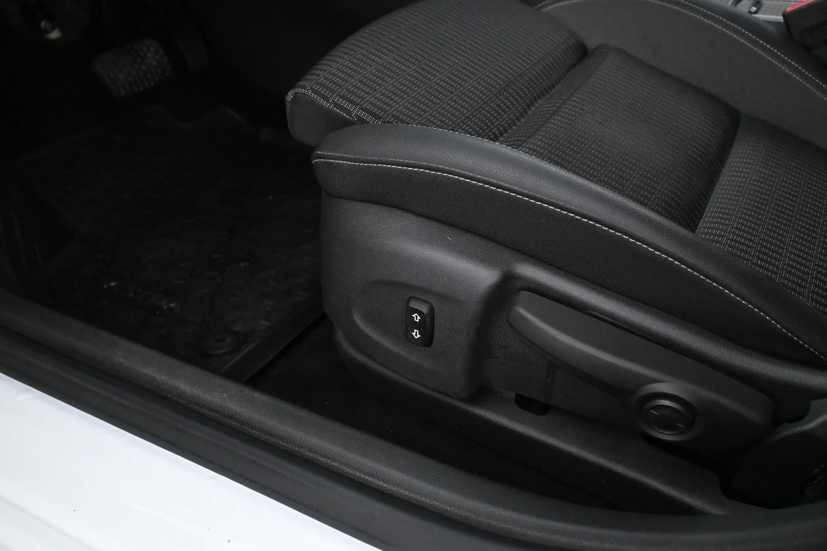 Car Image - 3GNI9cdfTAmhRjToNMeXYD