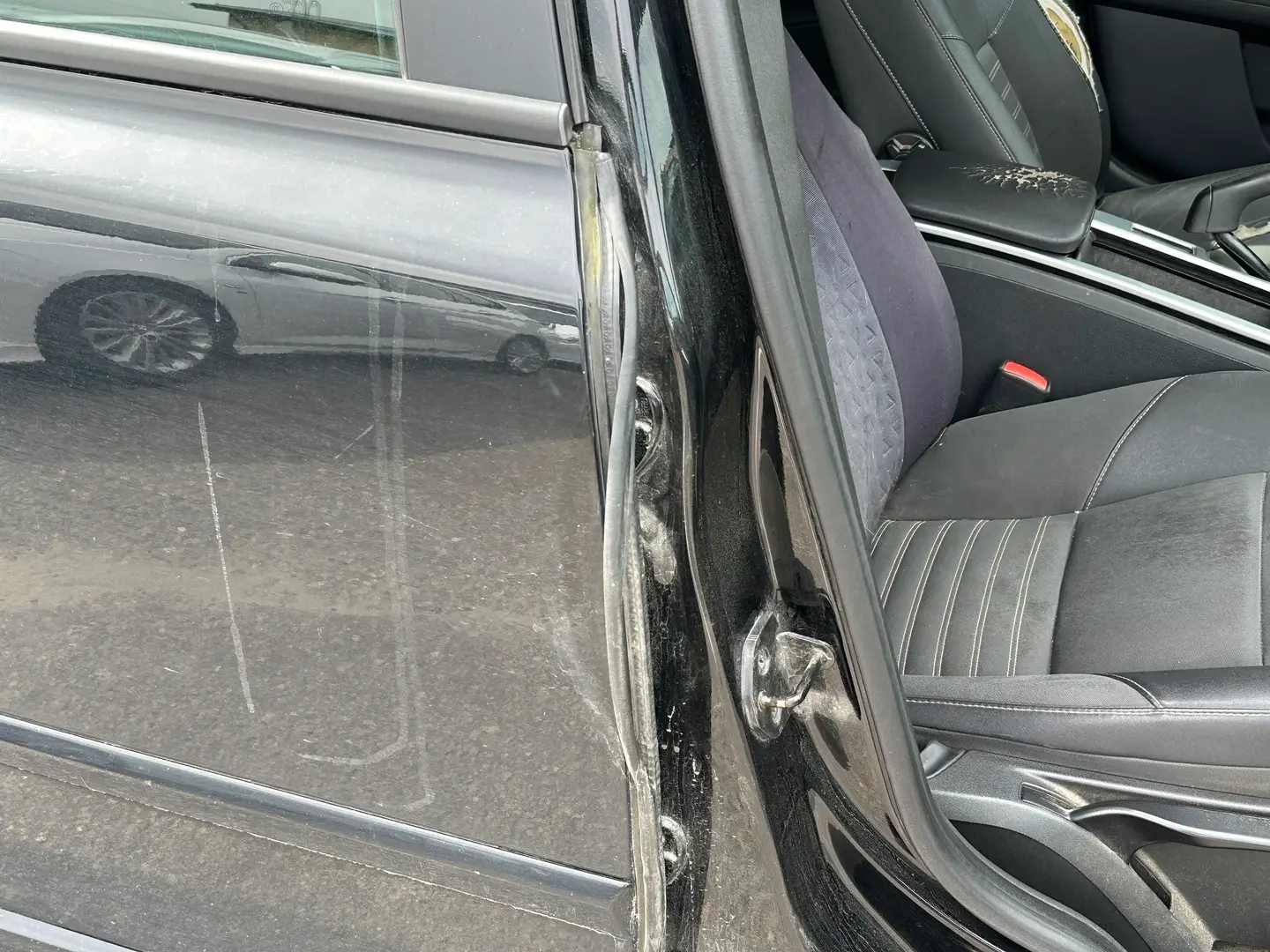Car Image - 3FxBe9GJHOmm6wDrtFuXEl