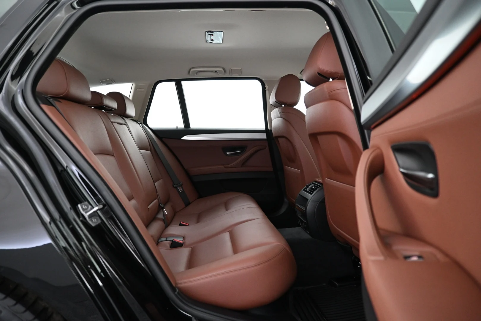 Car Image - Ths9JG3BmWcgAyHikRErh