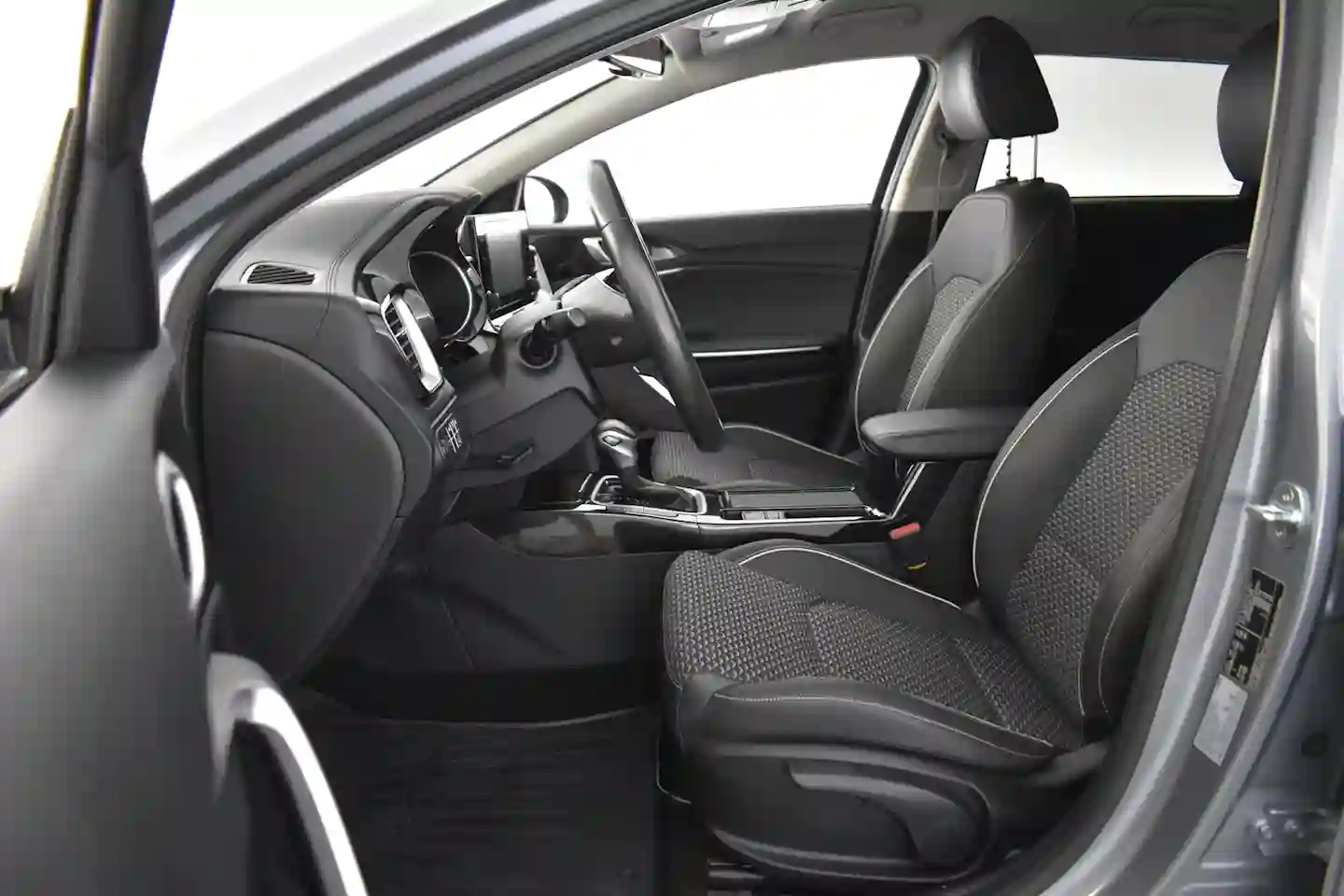 Car Image - 2v2oRc6nPDCYRqmmhJUWo8