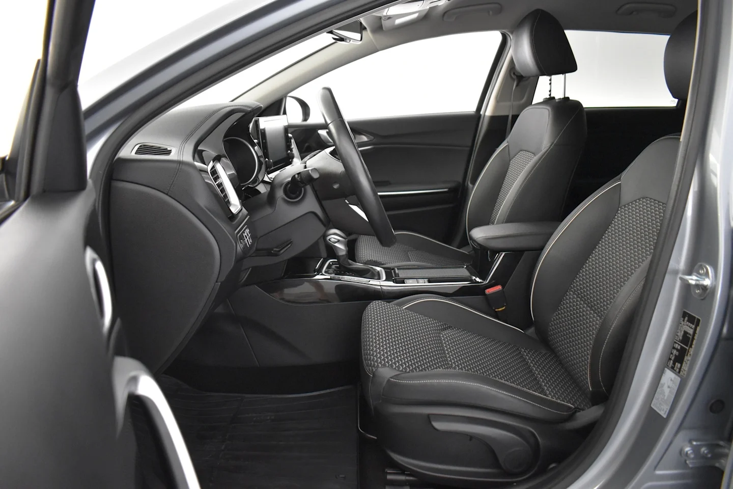Car Image - 2v2oRc6nPDCYRqmmhJUWo8